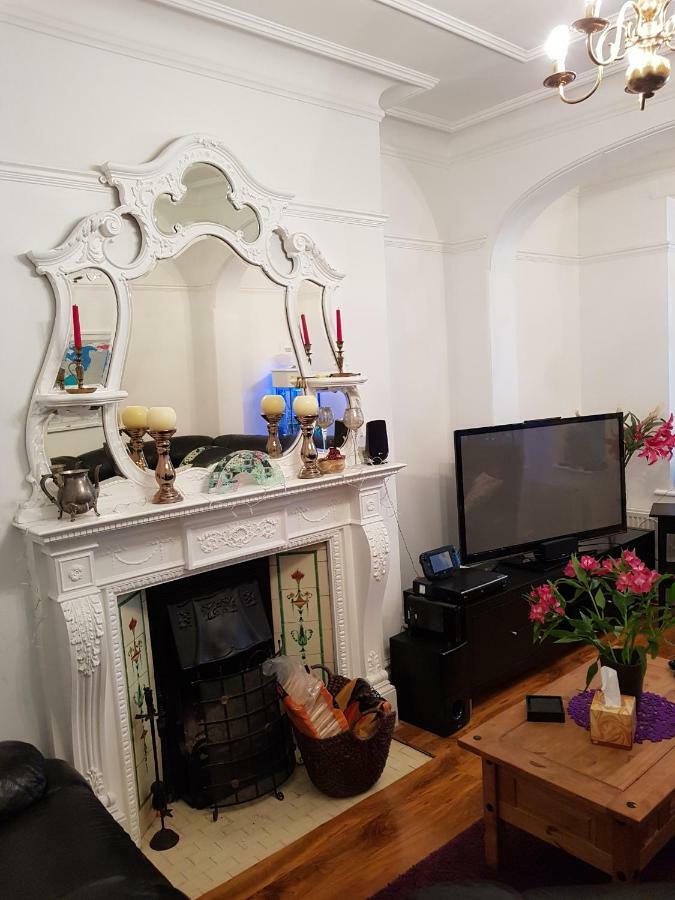 Beautiful Room In Victorian Family Home Ilford Eksteriør bilde