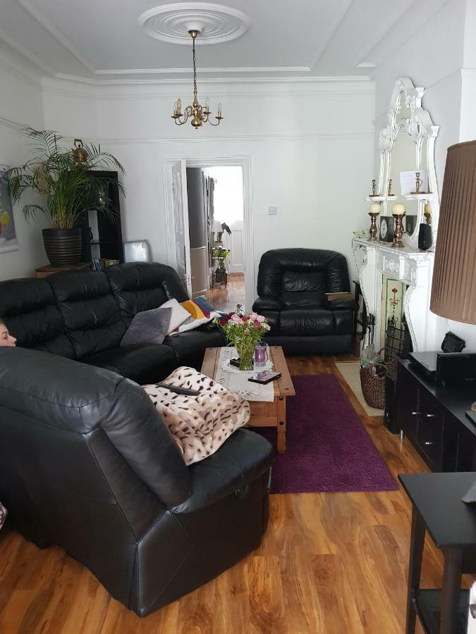 Beautiful Room In Victorian Family Home Ilford Eksteriør bilde